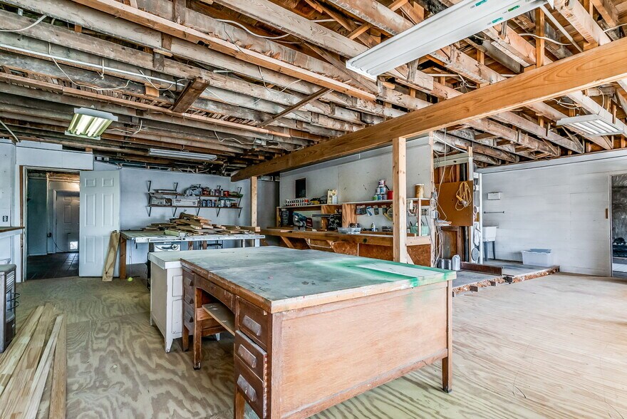 More Photos Of 200 E Blackjack St, Dublin Storefront Retail Residential For Sale