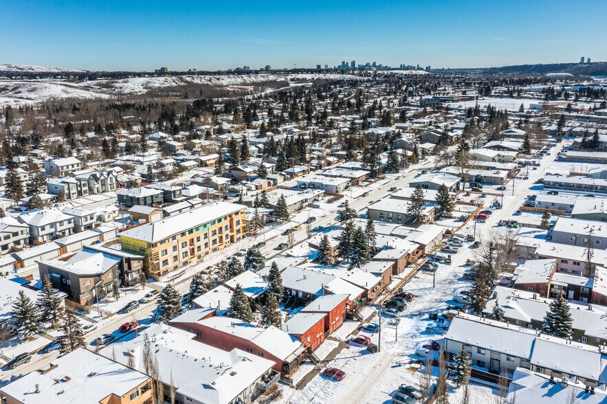 More Photos Of 4607 73 St NW, Calgary Apartments For Sale
