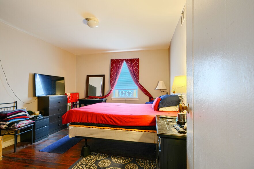 More Photos Of 1118 46th St NE, Washington Apartments For Sale