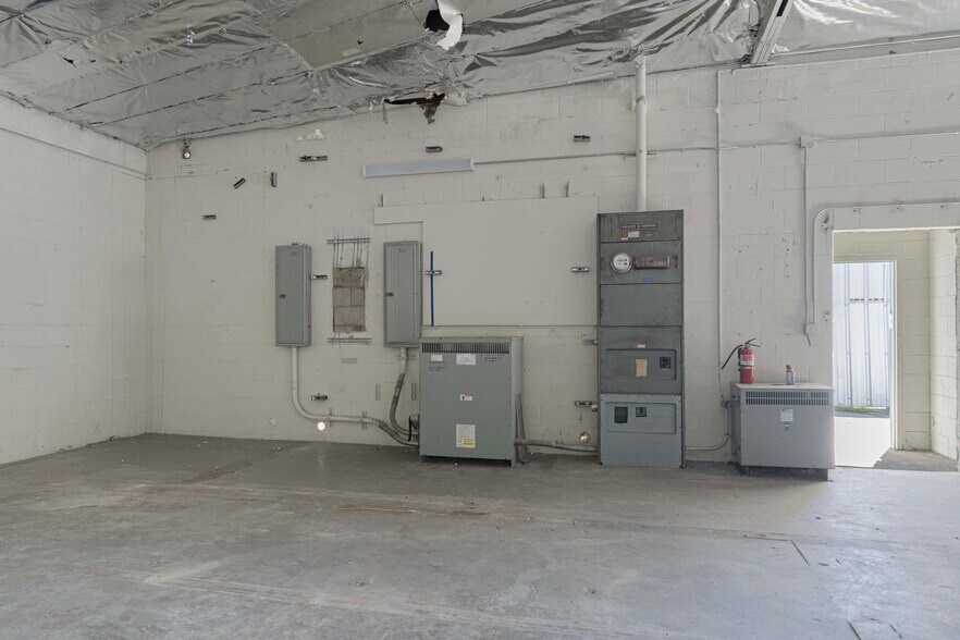 More Photos Of 15626 S Main St, Gardena Warehouse For Sale