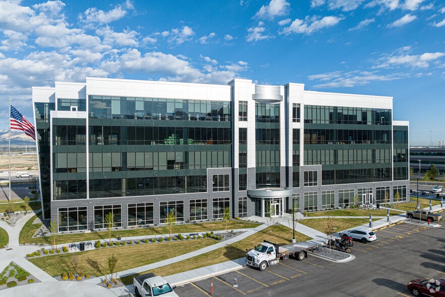 More Photos Of 13893 S Minuteman Dr, Draper Office For Lease