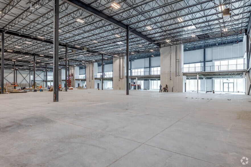 More Photos Of 180-190 Allstate Pky, Markham Distribution For Sale