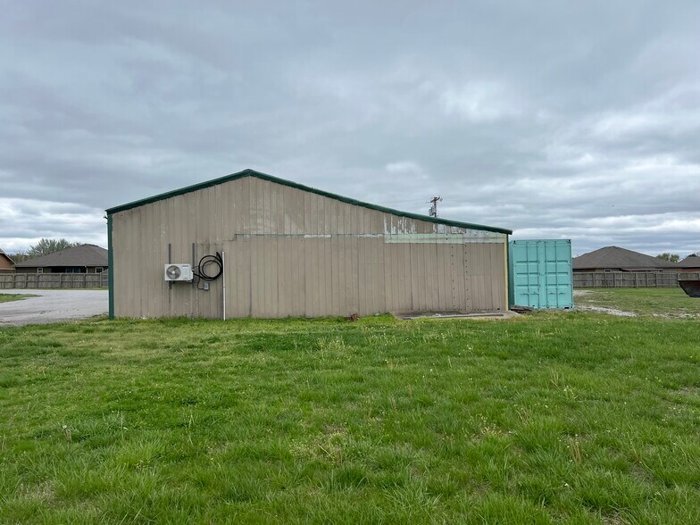 More Photos Of 15148 S 33rd West Ave, Glenpool Manufacturing For Lease