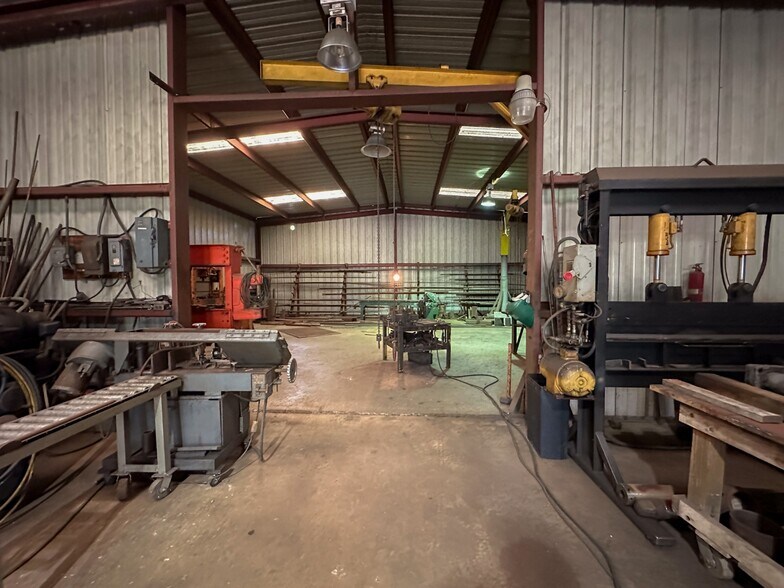 More Photos Of 4133 Loop 343, Rusk Manufacturing For Sale
