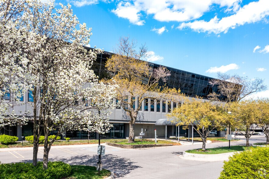 More Photos Of 25900 Northwestern Hwy, Southfield Office For Lease