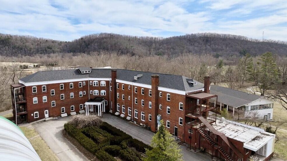 More Photos Of 158 Academy Lane Dr, Pence Springs Hotel For Sale