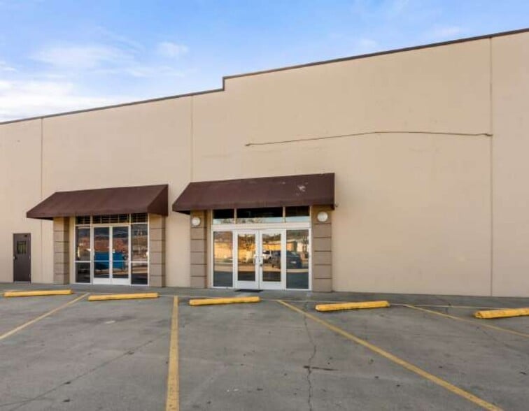 More Photos Of 304-350 NE Agness Ave, Grants Pass Unknown For Lease