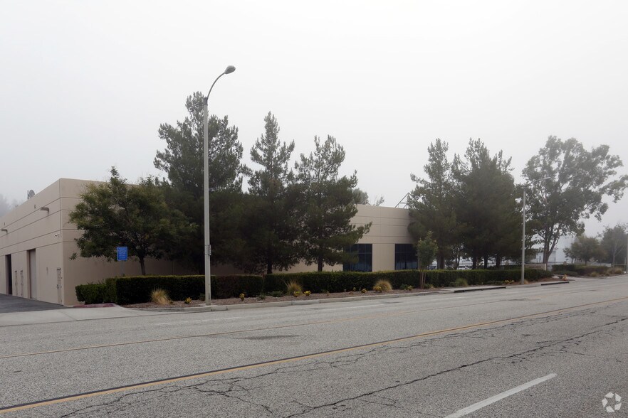 More Photos Of 28303-28319 W Industry Dr, Valencia Warehouse For Lease