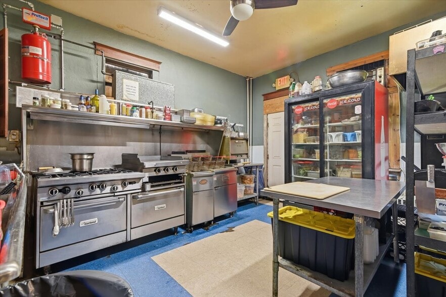 More Photos Of 10 E Lehigh St, Summit Hill Restaurant For Sale