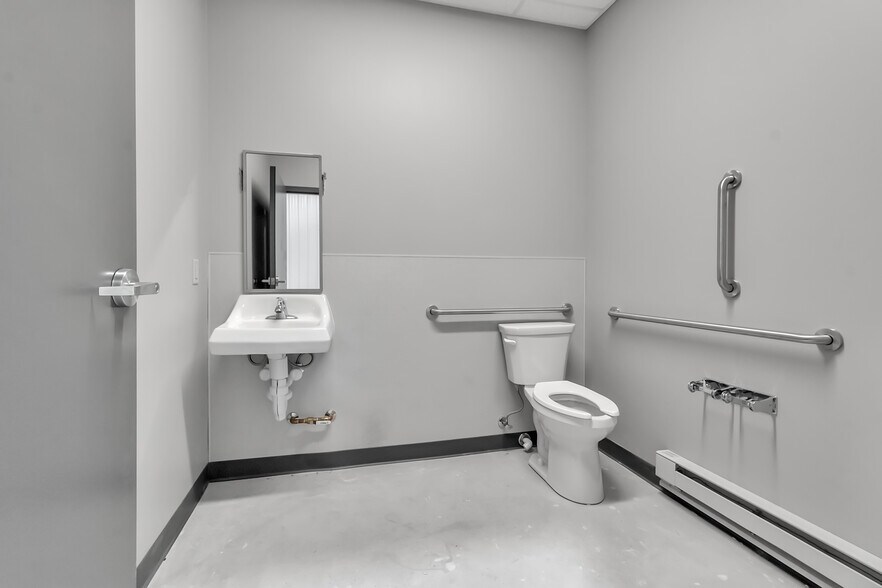 More Photos Of 800 Eastport Dr, Lancaster Unknown For Lease