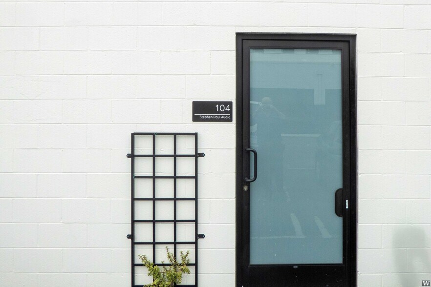 More Photos Of 10826-10834 Burbank Blvd, North Hollywood Office For Sale