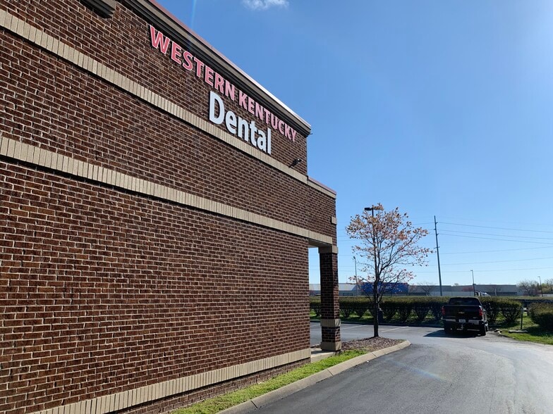 More Photos Of 1355 Veterans Memorial Ln, Bowling Green Storefront For Lease