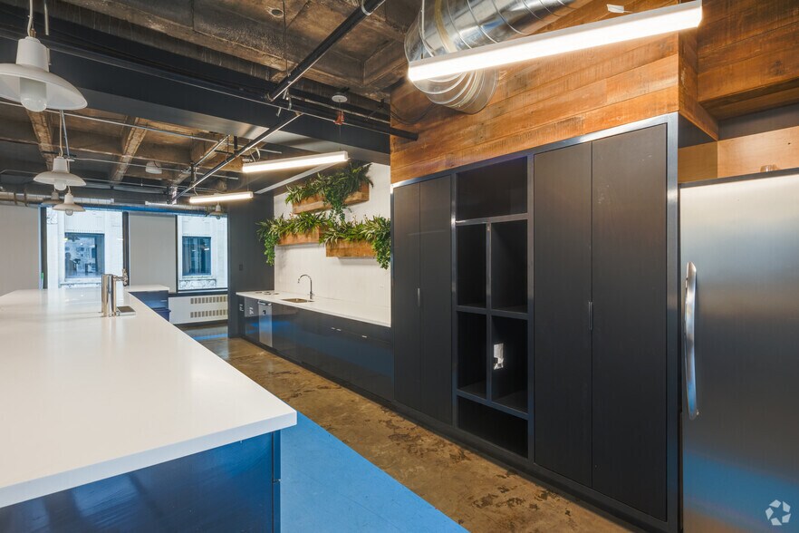 More Photos Of 205 W Wacker Dr, Chicago Office For Sale