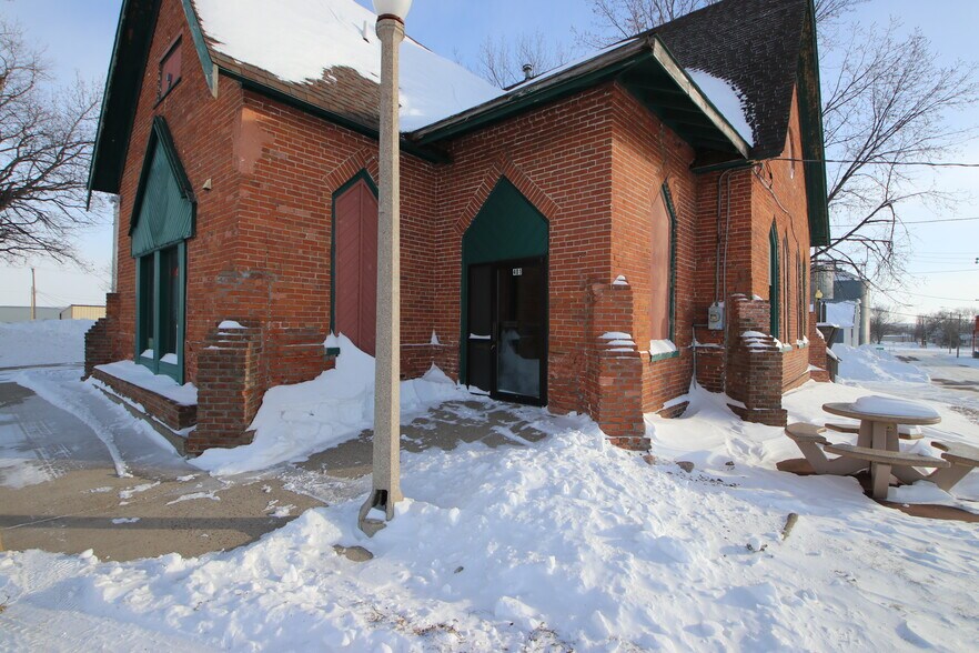 More Photos Of 401 E 5th St, Canton Restaurant For Sale