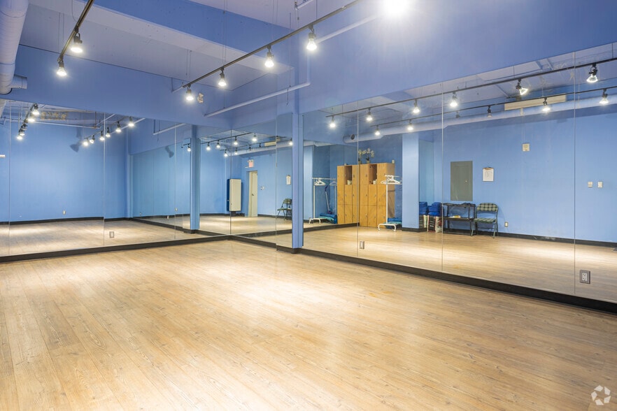 More Photos Of 1235 11th Ave SW, Calgary Apartments For Lease