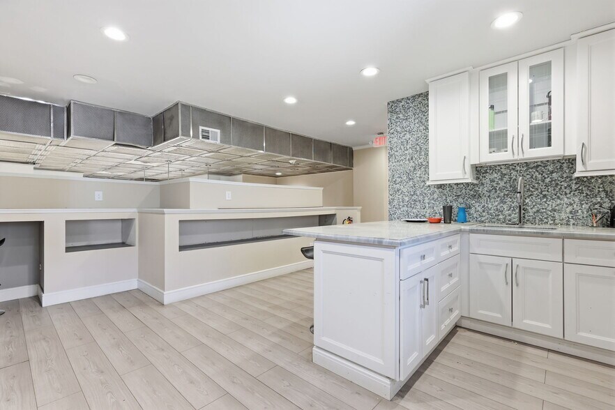 More Photos Of 17 Sweetmans Ln, Manalapan Township Freestanding For Lease