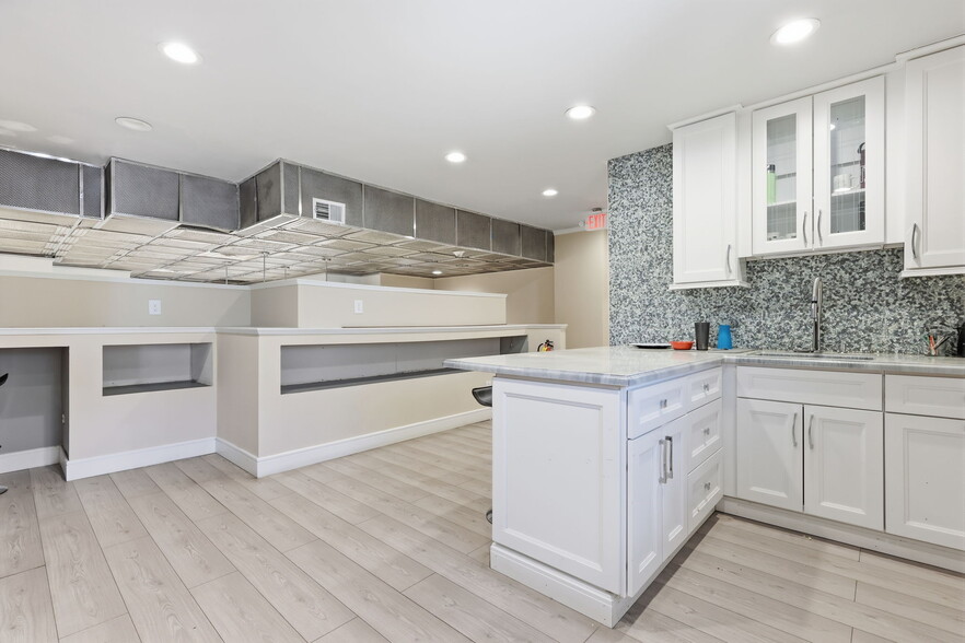 More Photos Of 17 Sweetmans Ln, Manalapan Township Freestanding For Lease