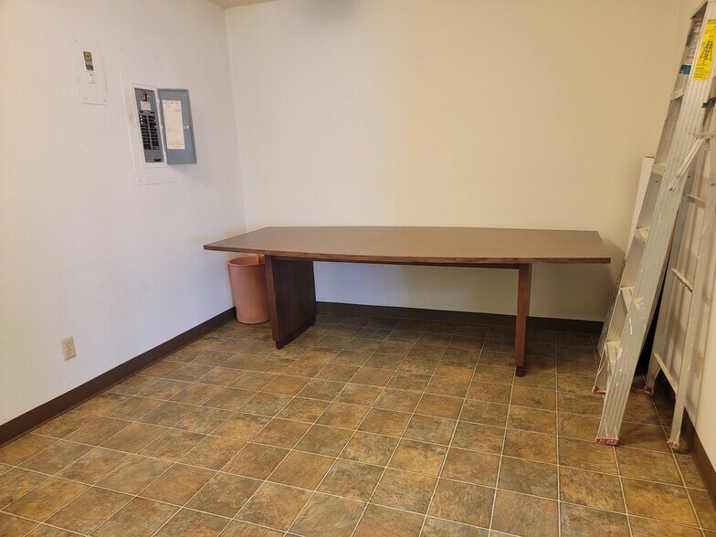 More Photos Of 707 S Main St, Lebanon Office For Sale