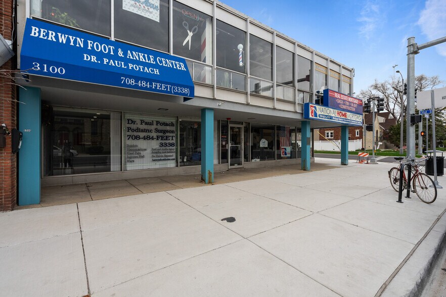 More Photos Of 3100 S Oak Park Ave, Berwyn Office For Sale