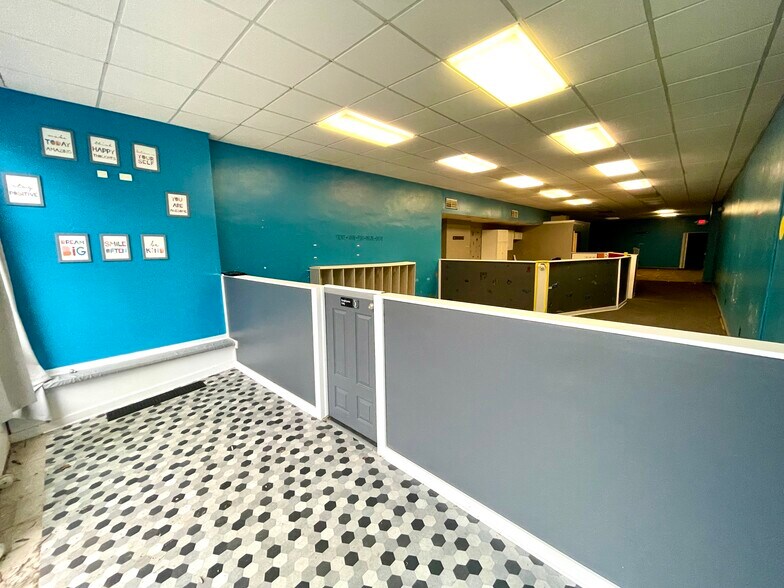 More Photos Of 714 Midland Ave, Midland Storefront Retail Residential For Lease