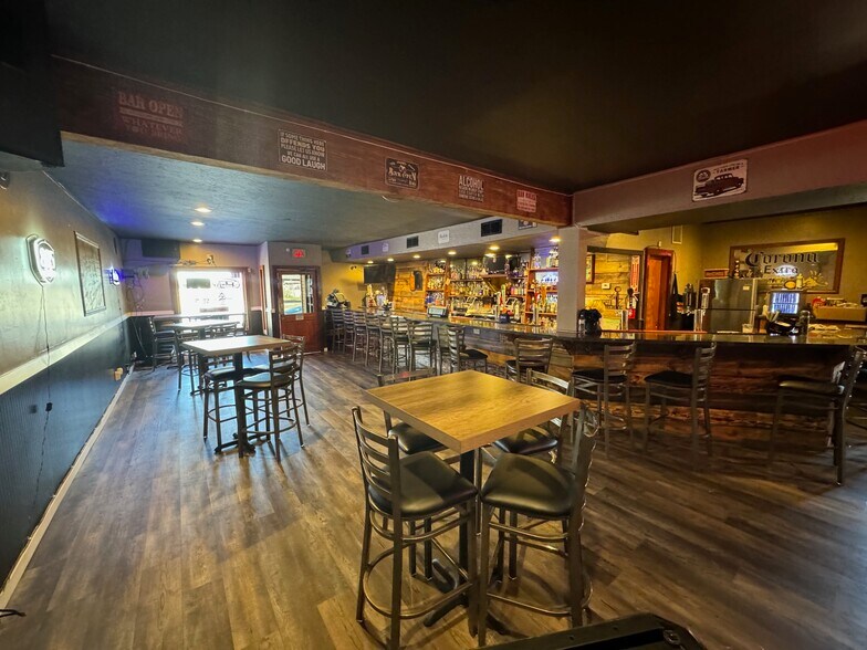 More Photos Of 612 B St, Marysville Bar For Sale