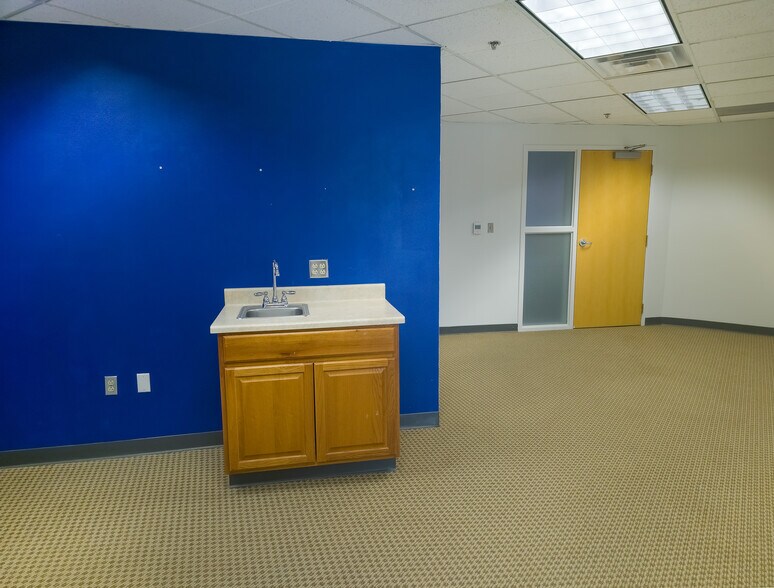 More Photos Of 2600 The American Rd SE, Rio Rancho Office For Lease