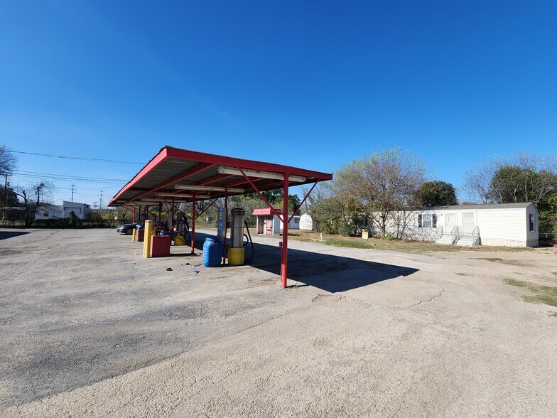 More Photos Of 4423 E Houston St, San Antonio Auto Dealership For Sale