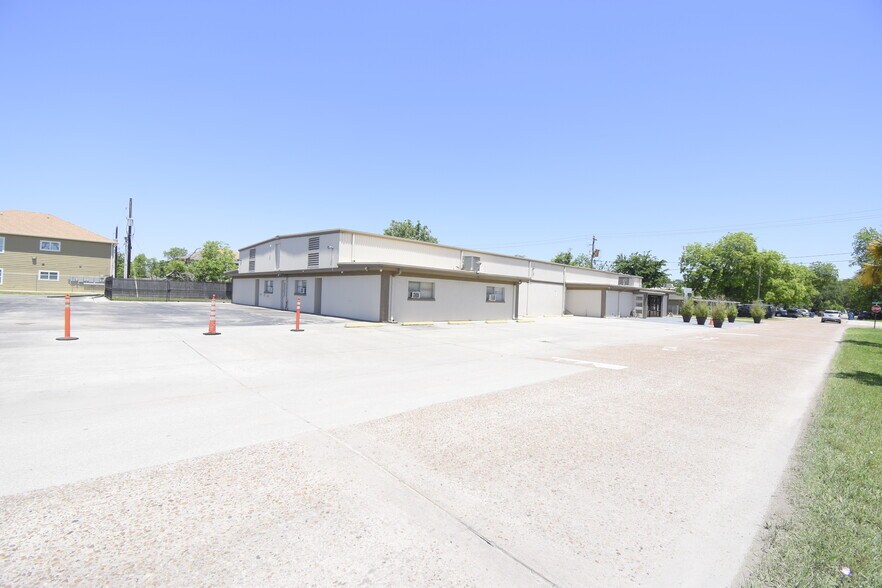 More Photos Of 401 Pennsylvania St, South Houston Lodge Meeting Hall For Sale