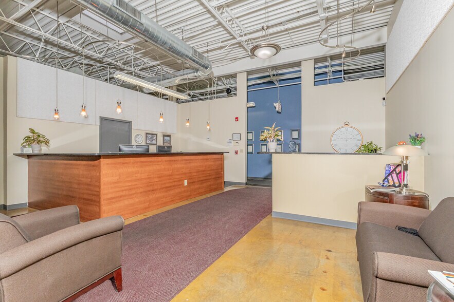 More Photos Of 5546 Fair Ln, Fairfax Office For Lease