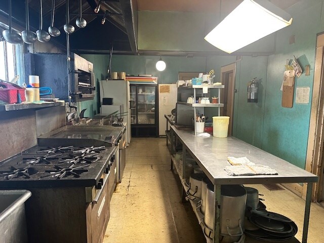 More Photos Of 1617 Milburn Blvd, Mishawaka Bar For Sale