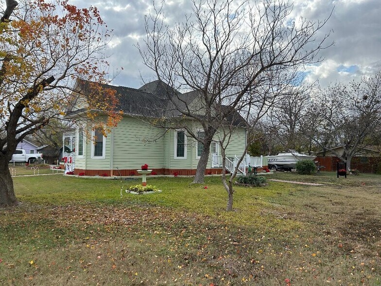 More Photos Of 309 N Lexington St, Manor Medical For Sale