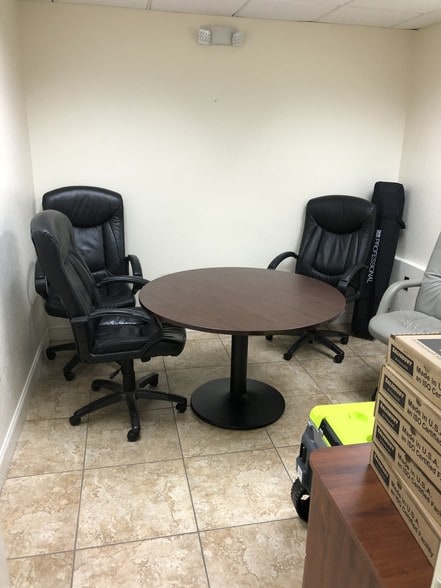 More Photos Of 14000-14046 NW 82nd Ave, Miami Lakes Light Distribution For Lease