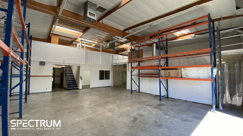 More Photos Of 7002 Sophia Ave, Van Nuys Showroom For Lease