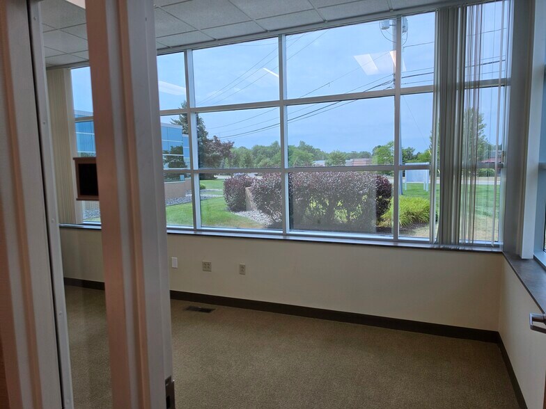 More Photos Of 8235 N Holly Rd, Grand Blanc Office For Lease