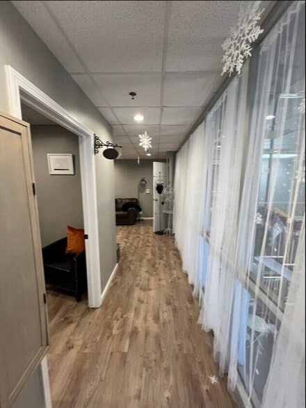 More Photos Of 263 N York Rd, Elmhurst Medical For Lease