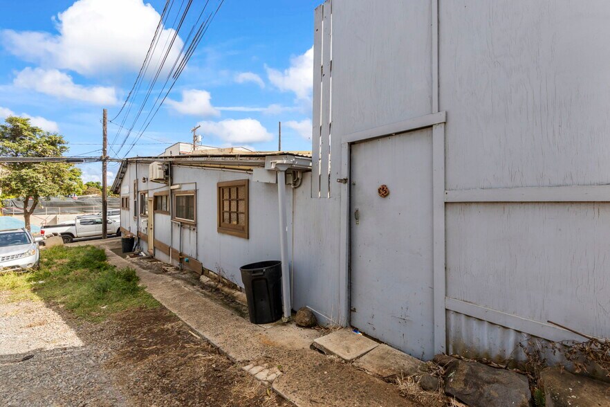 More Photos Of 145 N Market St, Wailuku Storefront Retail Residential For Lease