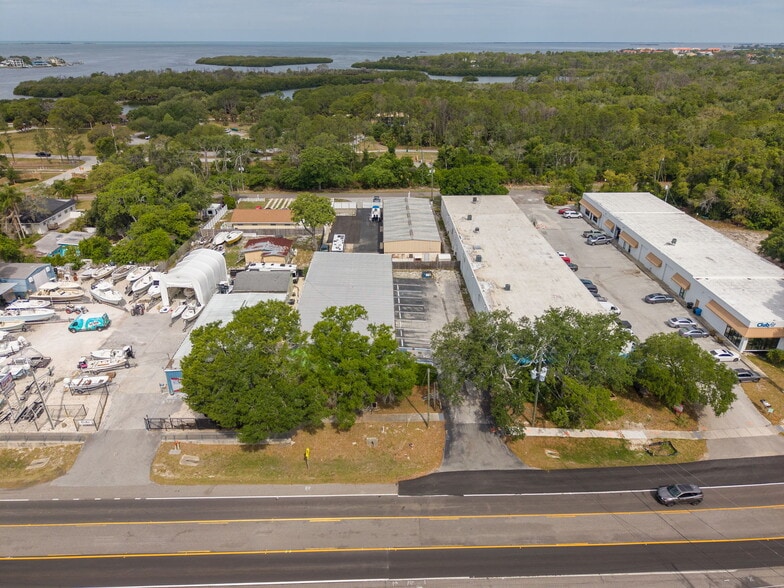 More Photos Of 3725 Alt 19, Palm Harbor Warehouse For Lease