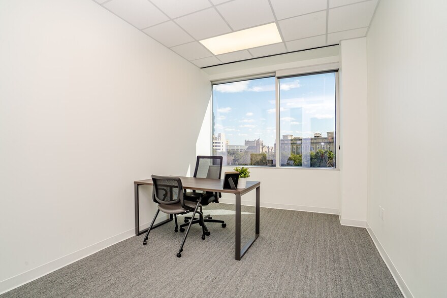 More Photos Of 600 W 6th St, Fort Worth Coworking Space