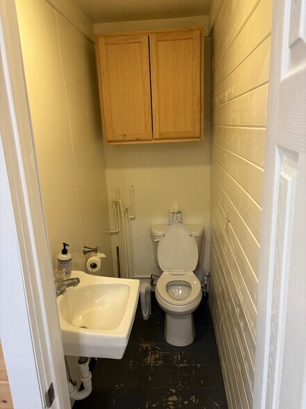 More Photos Of 253 N Church Ave, Henderson Office Residential For Lease