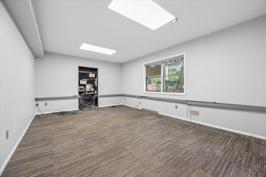 More Photos Of 1924 US Highway 22, Bound Brook Office For Sale