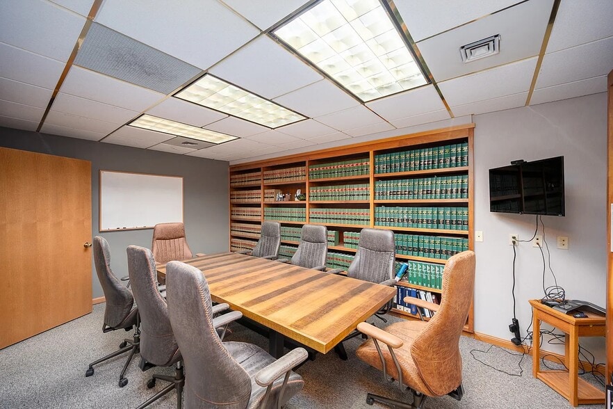 More Photos Of 100 E Broadway Ave, Moses Lake Office For Lease
