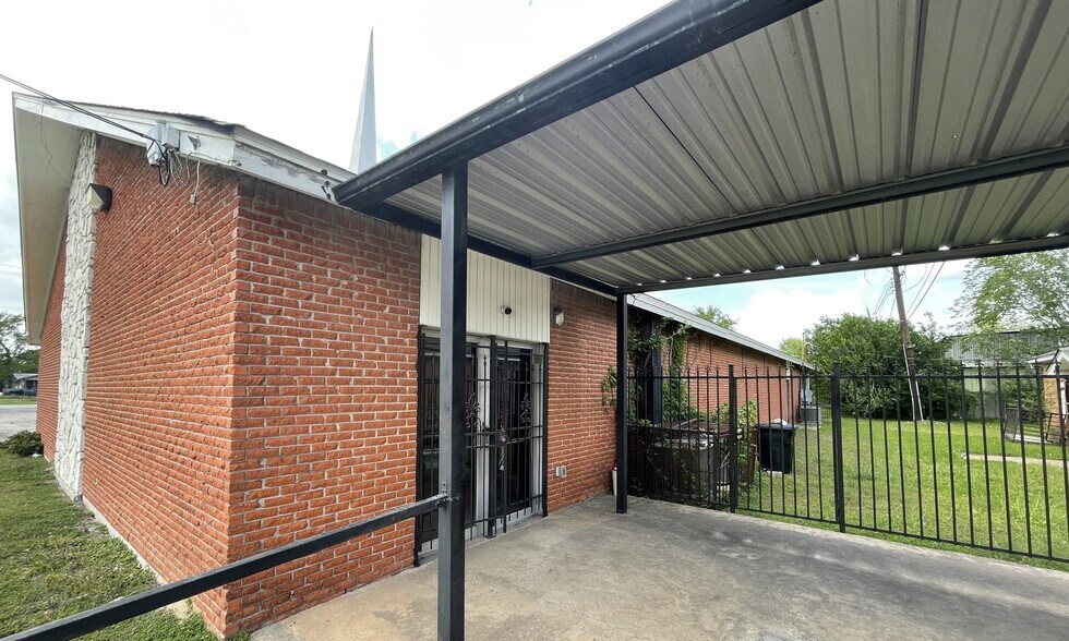 More Photos Of 8711 Surry St, Houston Land For Sale