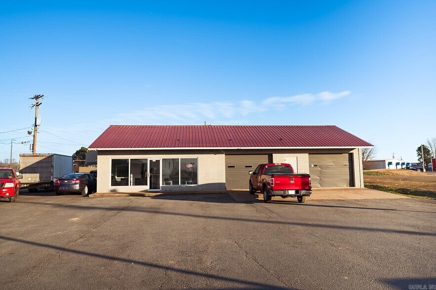 More Photos Of 2000 W Center St, Beebe Auto Dealership For Sale