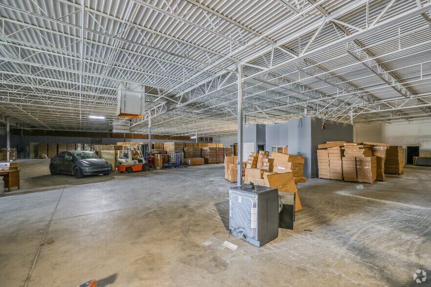 More Photos Of 5555-5563 S 104th East Ave, Tulsa Manufacturing For Sale