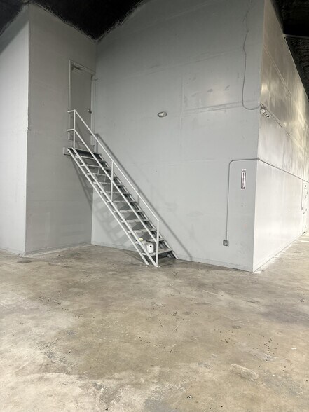 More Photos Of 1501 Magoffin Ave, El Paso Flex For Lease