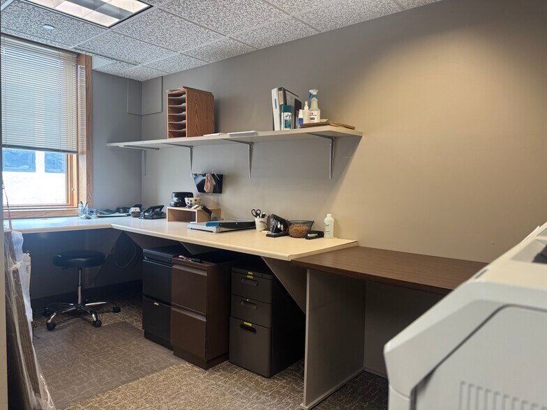 More Photos Of 712 Riverfront Dr, Sheboygan Office For Sale