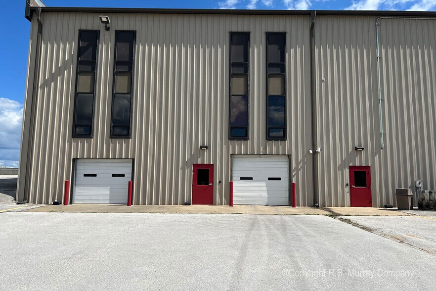 More Photos Of 2813 N Neergard Ave, Springfield Truck Terminal For Sale