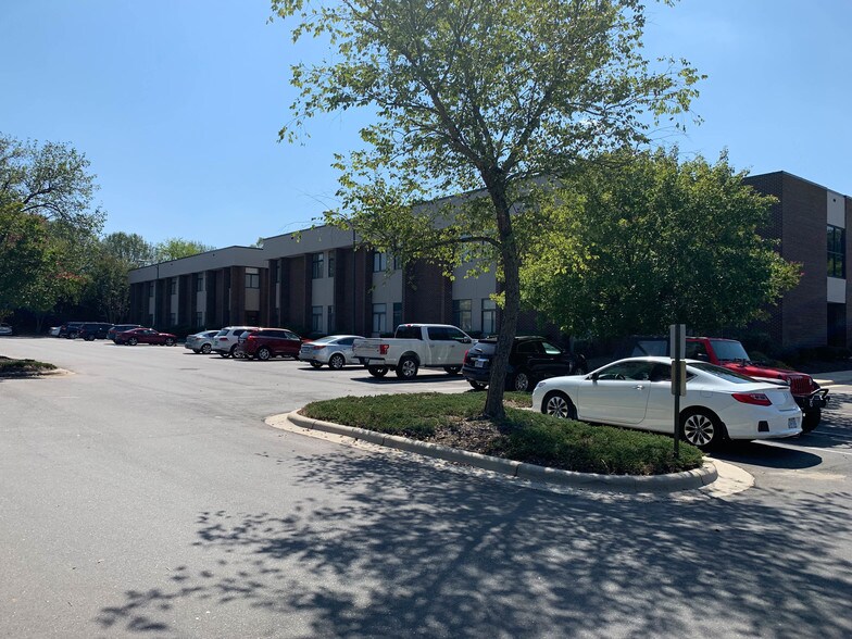 More Photos Of 10801 Johnston Rd, Charlotte Office For Lease