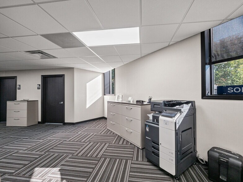 More Photos Of 18000 Mack Ave, Grosse Pointe Park Office Residential For Lease