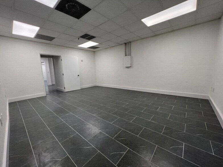 More Photos Of 9501-9635 NW 80th Ave, Hialeah Warehouse For Lease